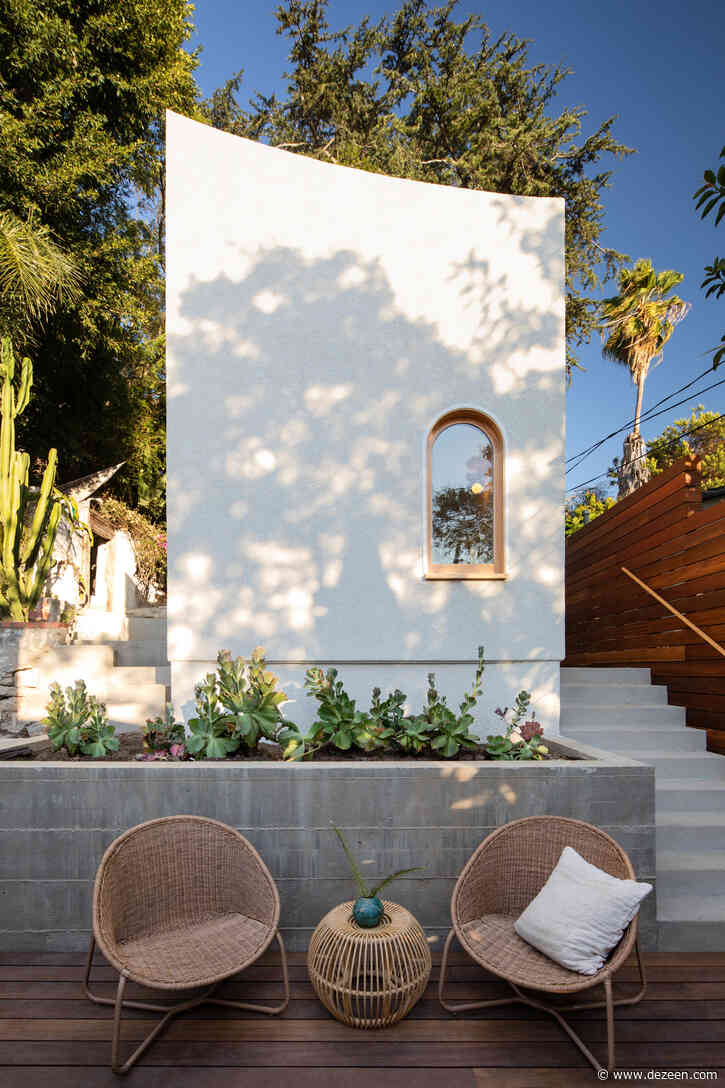 Scalloped parapet tops Byben & Skeens' whimsical studio in Los Angeles