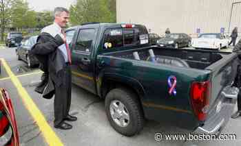 Remember Scott Brown’s famous pickup truck? Now, it’s a bench. - Boston.com