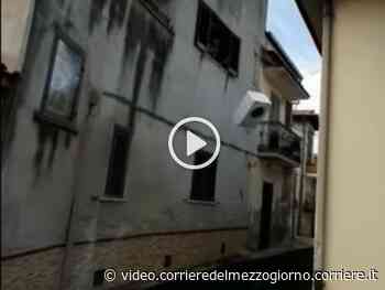 Santa Maria Capua Vetere, getta lavatrice dalla finestra e il video è virale - Corriere del Mezzogiorno