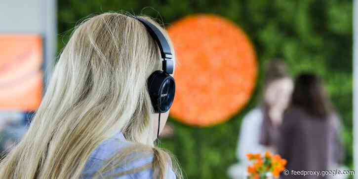 I tried two of the most popular meditation apps, Headspace and Calm, for a week. One app was the clear winner for starting my workday with focus and mindfulness.