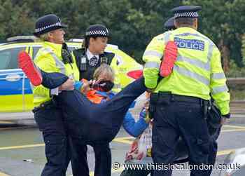 M25 Heathrow: Insulate Britain protesters block motorway