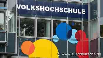 Neues Semester: Volkshochschulen bieten mehr Kurse vor Ort - Süddeutsche Zeitung