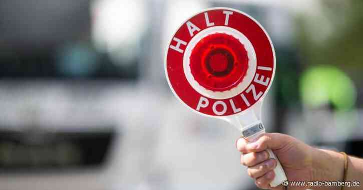 Fahrer gibt bei Kontrolle Gas und schleift Polizist mit