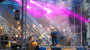 Live-Musik im Klostergarten - Bigband begeistert in Haslach auf ganzer Linie - Schwarzwälder Bote