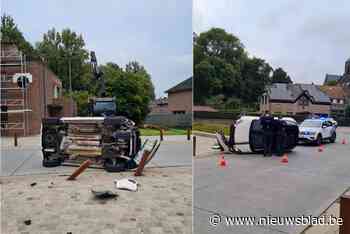 Auto eindigt op flank aan Dorpsplein