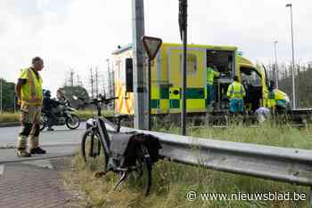 Fietser gewond na aanrijding op rotonde (Stekene) - Het Nieuwsblad