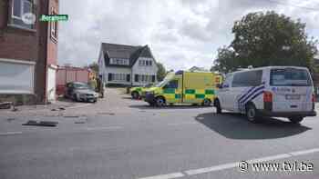 Twintigjarige vrouw in levensgevaar na zware botsing in Borgloon - TV Limburg