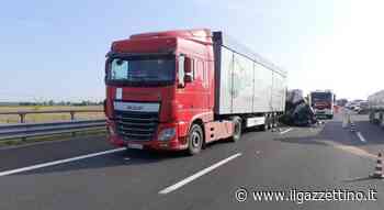 Incidente in A4. Non si accorge che il Tir è fermo: impatto micidiale, in 5 incastrati fra le lamiere. Due vittime - ilgazzettino.it