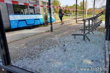 Vandalismus in Chemnitz: Haltestellen-Scheiben zerstört - TAG24