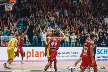 Niners Chemnitz mit Auftaktsieg: Atkins lässt die Messe beben - Freie Presse