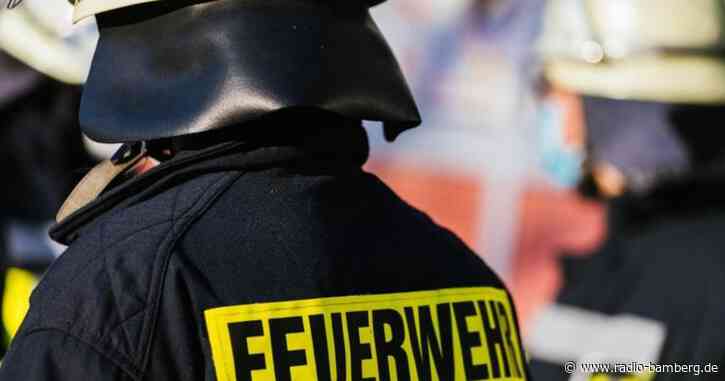 Feuerwehr befreit gestürzten Bauarbeiter aus Schacht