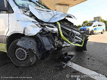 Feuerwehrauto von Transporter gerammt