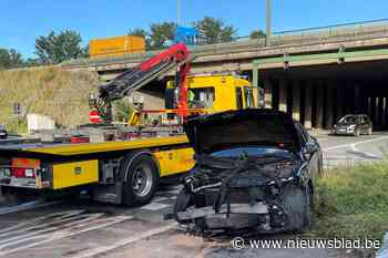 Zwaar verkeersongeval aan Antwerpen-Luchtbal: twee bestuurders naar het ziekenhuis, een derde op de vlucht