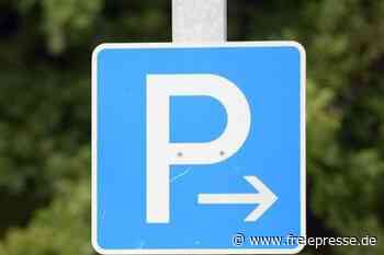 Hilfe beim Einparken: 42-Jährige leicht verletzt - Freie Presse