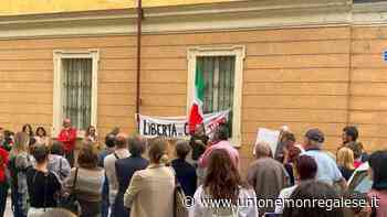 Sit-in a Cuneo per il medico monregalese delle "cure alternative" al Covid - Unione Monregalese