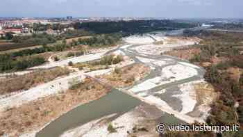 In volo sul Gesso tra Cuneo e Boves: la pedancola è stata spazzata via - Video - La Stampa