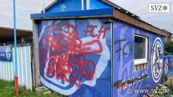 Fußball: Hansa-Fans beschmieren Schalke-Haus in Herren Steinfeld | svz.de - svz – Schweriner Volkszeitung
