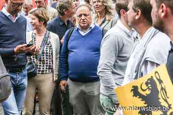 Marc Van Ranst supporterde mee op WK, zonder mondmasker: “Nooit gevoel gehad dat ik schouder aan schouder stond” - Het Nieuwsblad