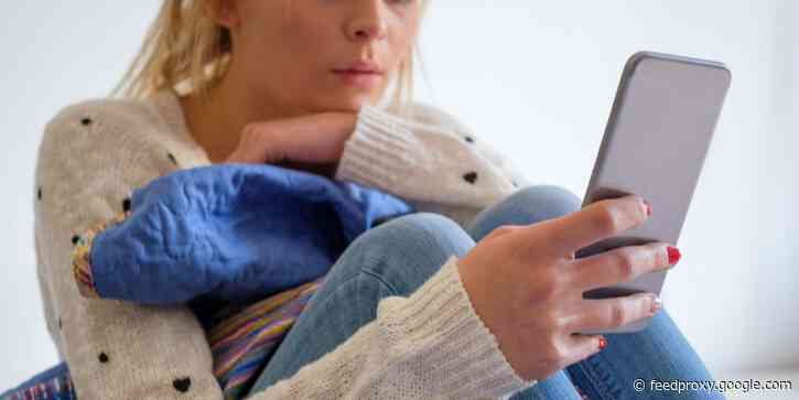 You've just been 'ghosted' after a job interview. Here's how you should respond, according to LinkedIn's careers expert and a life coach