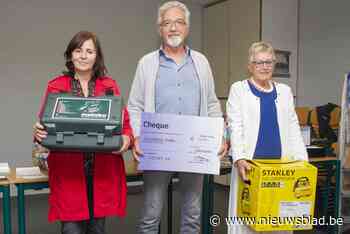 Bokaal met 492 Legoblokjes levert Herman 1.000 euro op