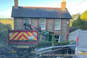 Lorry crashes into car and front of Biggin Hill cottage