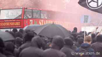 Mehrere Bankgebäude während „LinX“-Demo mit Steinen beworfen - STERN.de