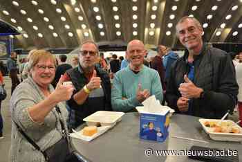 700 vrijwilligers van vaccinatiecentrum bedankt met groot feest: “Het waren negen mooie maanden”