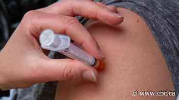 Sask. doctor says province should take notes from Manitoba's vaccine uptake strategy