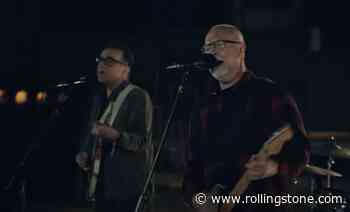 See Bob Mould, Fred Armisen Rock Out on Rendition of Hüsker Dü’s ‘I Apologize’