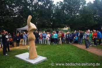 Holzskulpturen locken viele Interessierte in den Bürgerpark Altes Grün - Kenzingen - Badische Zeitung