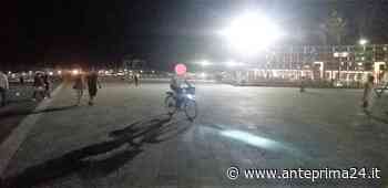 Piazza Libertà, crescono erba e lamentele per divieto biciclette (FOTO) - anteprima24.it