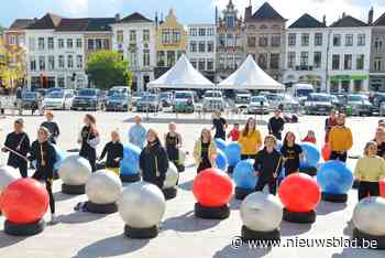 Drummende jongeren maken van Markt grote dansvloer (Oudenaarde) - Het Nieuwsblad
