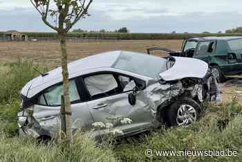 Jongeman (18) en vrouw (52) in levensgevaar na hevige klap aan kruispunt