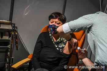 Vaccinatiecentra moeten plannen omgooien voor derde prik: “Eerste twee prikken zijn gelukt, dus de derde zal ook wel lukken”