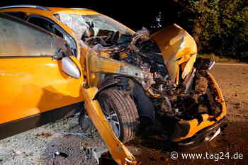 Chemnitz: Mittelsachsen - Frau kracht mit VW Polo in Traktor und wird schwer verletzt! - TAG24