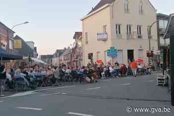 Nijlense braderij brengt veel volk op de been - Gazet van Antwerpen