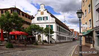 Stadtrat entscheidet über autofreien Stadtplatz in Aichach - BR24