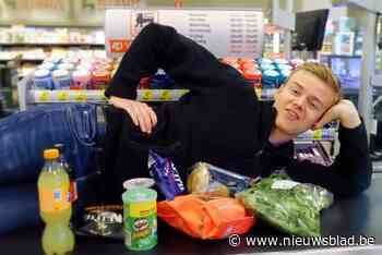 Jobstudent Timon (17) schrijft musicalnummer over supermarkt na corona, baas laat er professionele clip bij maken