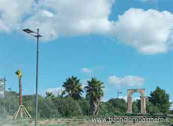 Alghero: il serbatoio verde ha lasciato la rotatoria - L'arco di pietra è nuovamente solo - BuongiornoAlghero.it