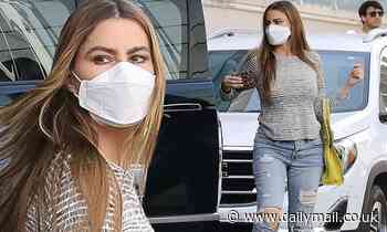 Sofia Vergara shows off toned derriere in ripped jeans as she runs errands in Beverly Hills - Daily Mail