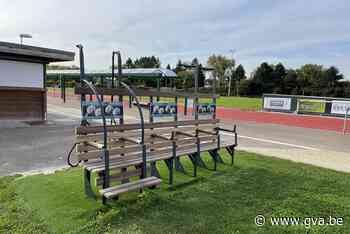 Beweegbank achter sporthal Den Uyt doet jong en oud bewegen op maat - Gazet van Antwerpen