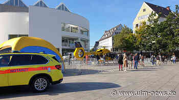 Rettungshubschrauber vor dem Ulmer Münster