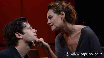 Elena Sofia Ricci, in teatro con 'La dolce ala della giovinezza': "Come Alexandra, sono consapevole" - la Repubblica