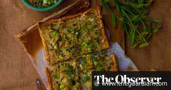 Anna Jones’s halloumi, lemon and caramelised onion pie – recipe - The Guardian