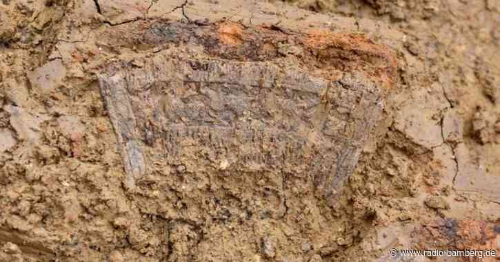 Archäologen entdecken Elfenbeinkamm und Liebespaar