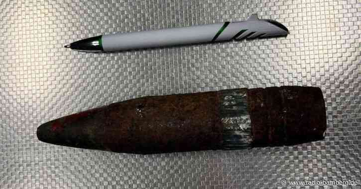 Mann will mit Mörsergranate durch Flughafenkontrolle