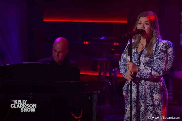 Kelly Clarkson Amps Up the Romance While Covering a Whitney Houston Classic: Watch