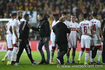 Ongezien tafereel in Mechelen: Standard-supporters lezen spelers op het veld de les, wedstrijd tien minuten stilgelegd