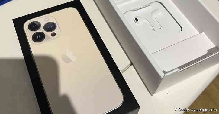 Apple continues its clever ‘box in a box’ trick for selling the iPhone 13 with EarPods in France