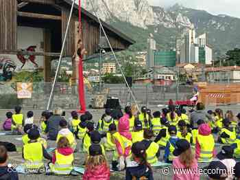 I BAMBINI DELLE SCUOLE DELL'INFANZIA ALLA PICCOLA PER SPAZIO BIZZARRO - Lecco FM